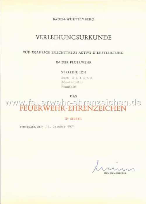 BADEN-WÜRTTEMBERG / VERLEIHUNGSURKUNDE / FÜR 25JÄHRIGE PFLICHTTREUE AKTIVE DIENSTLEISTUNG IN DER FEUERWEHR VERLEIHE ICH / Kurt Kilian / Löschmeister / Mannheim / DAS FEUERWEHR-EHRENZEICHEN IN SILBER