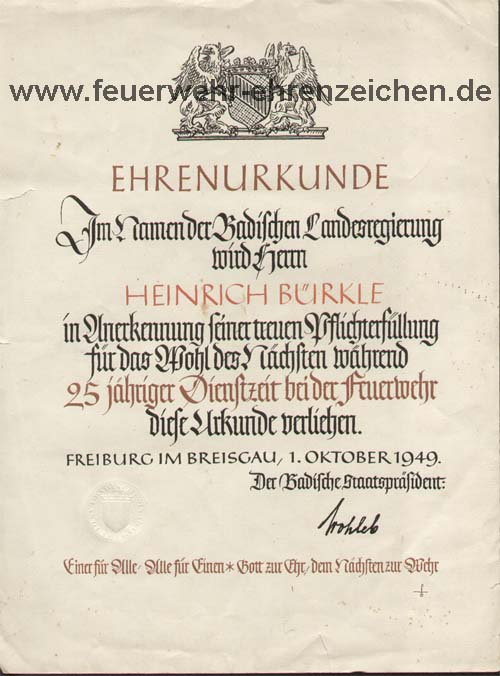 EHRENURKUNDE / Im Namen der Badischen Landesregierung wird Herrn HEINRICH BÜRKLE in Anerkennung seiner treuen Pflichterfüllung für das Wohl des Nächsten während 25 jähriger Dienstzeit bei der Feuerwehr diese Urkunde verliehen. / FREIBURG IM BREISGAU, 1.OKTOBER 1949 / Der Badische Staatspräsident