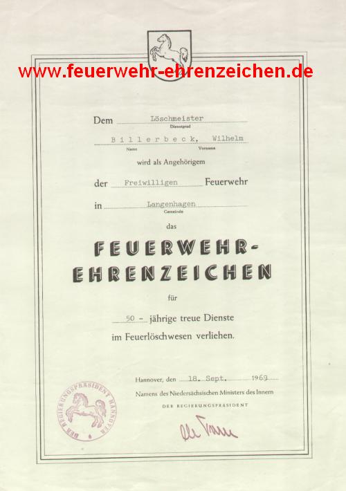 Dem Löschmeister Billerbeck, Wilhelm wird als Angehörigen der Freiwilligen Feuerwehr in Langenhagen das FEUERWEHR-EHRENZEICHEN für 50-jährige treue Dienste im Feuerlöschwesen verliehen.