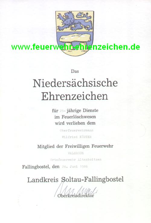 Das Niedersächsische Ehrenzeichen für 25-jährige Dienste im Feuerlöschwesen wird verliehen dem Oberfeuerwehrmann Wilfried KÜSTER Mitglied der Freiwilligen Feuerwehr WALSRODE Ortsfeuerwehr Altenboitzen