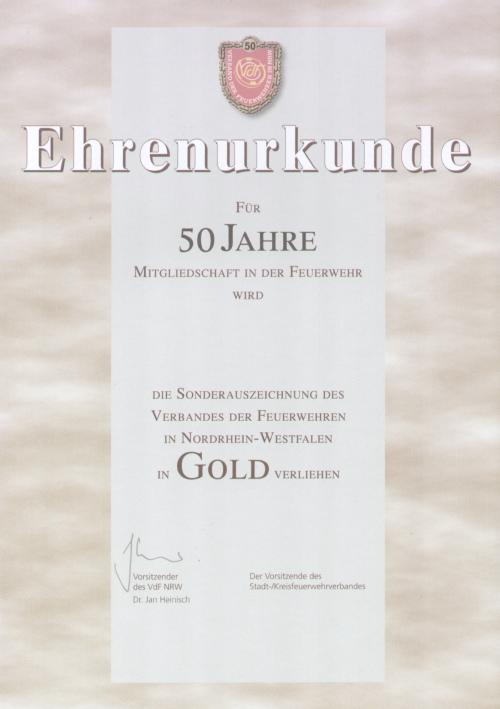 Ehrenurkunde / FÜR 50 JAHRE MITGLIEDSCHAFT IN DER FEUERWEHR WIRD xxxx DIE SONDERAUSZEICHNUNG DES VERBANDES DER FEUERWEHREN IN NORDRHEIN-WESTFALEN IN GOLD VERLIEHEN.