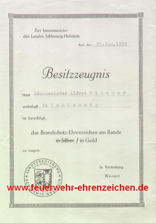 Besizzeugnis / Herr Löschmeister Alfred Fischer wohnhaft in Schleswig ist berechtigt, das Brandschutz-Ehrenzeichen am Bande in Gold zu tragen.