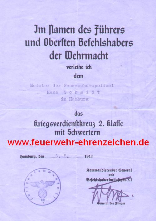 Im Namen des Führers und Obersten Befehlshabers der Wehrmacht verleihe ich dem Meister der Feuerschutzpolizei Hans Schmidt in Hamburg das Kriegsverdienstkreuz 2. Klasse mit Schwertern