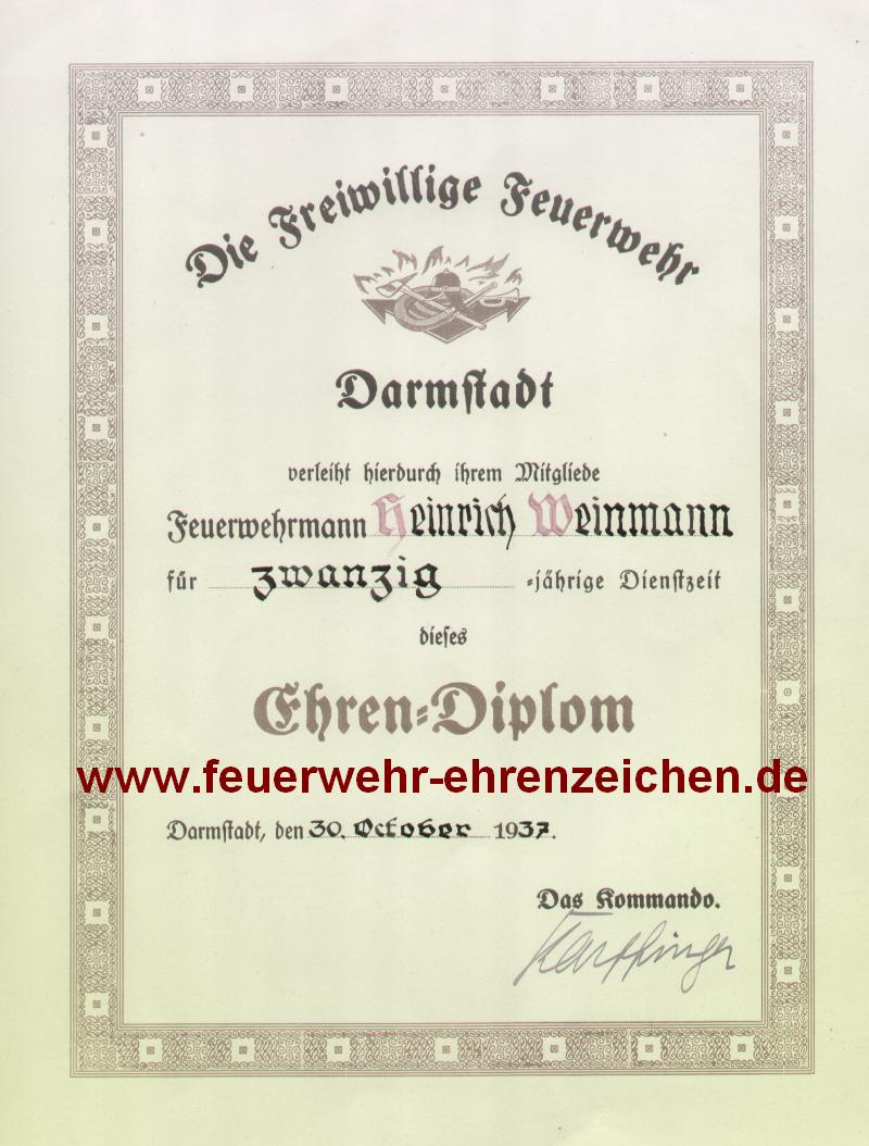 Die Freiwillige Feuerwehr Darmstadt verleiht ihrem Mitgliede Feuerwehrmann Heinrich Weinmann für zwanzig=jährige Dienstzeit dieses Ehrendiplom