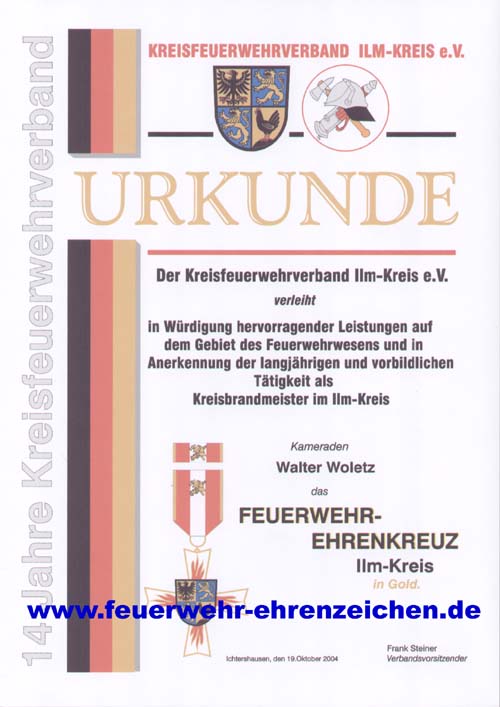 KREISFEUERWEHRVERBAND ILM-KREIS e.V. / URKUNDE / Der Kreisfeuerwehrverband Ilm-Kries e.V. verleiht in Würdigung hervorragender Leistungen auf dem Gebiet des Feuerwehrwesens und in Anerkennung der langjährigen und vorbildlichen Tätigkeit als Kreisbrandmeister im Ilm-Kreis Kameraden Walter Woletz das FEUERWEHR-EHRENKREUZ Ilm-Kreis in Gold.