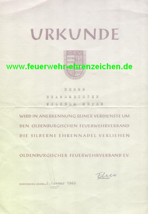 URKUNDE // HERRN BRANDMEISTER WILHELM MEYER WIRD IN ANERKENNUNG SEINER VERDIENSTE UM DEN OLDENBURGISCHEN FEUERWEHRVERBAND DIE SILBERNE EHRENNADEL VERLIEHEN