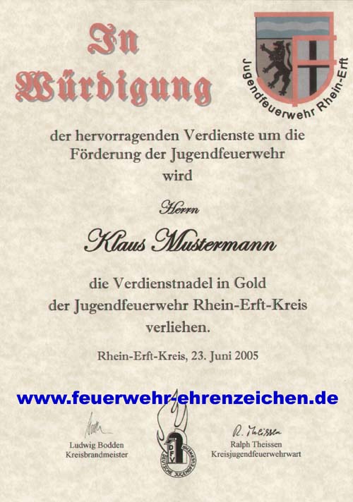 In Würdigung der hervorragenden Verdienste um die Förderung der Jugendfeuerwehr wird Herrn Klaus Mustermann die Verdienstnadel in Gold der Jugendfeuerwehr Rhein-Erft-Kreis verliehen.